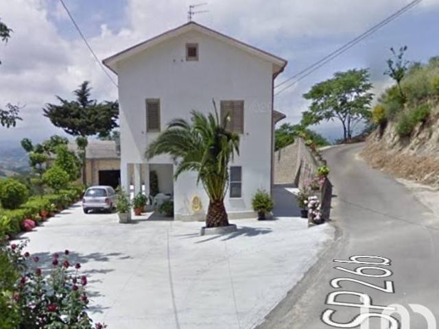 Vendesi casa indipendente a Canzano