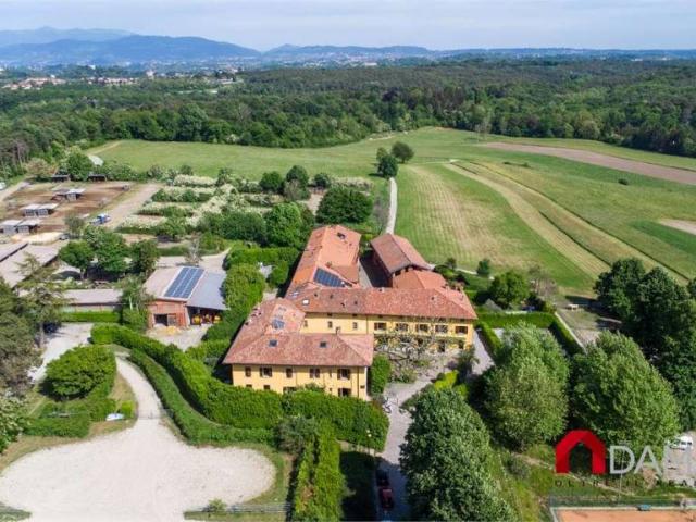 Vendesi casa indipendente a Capiago Intimiano via per Montorfano