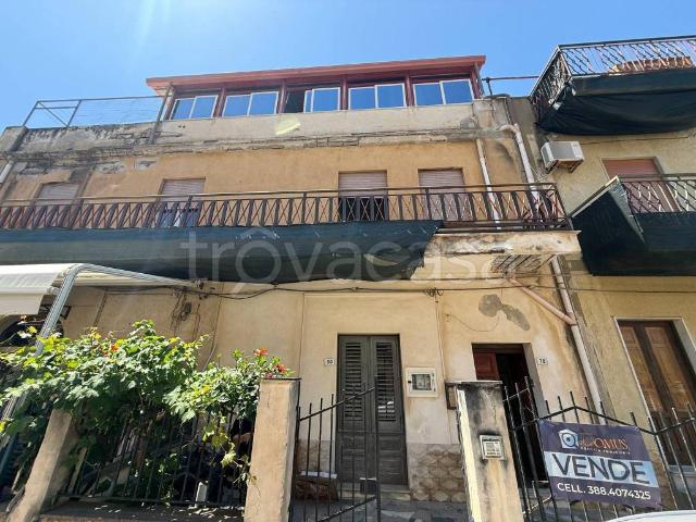 Vendesi casa indipendente a Caronia via b. Brin, 78