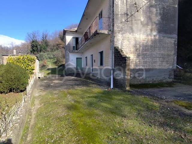 Vendesi casa indipendente a Casalduni
