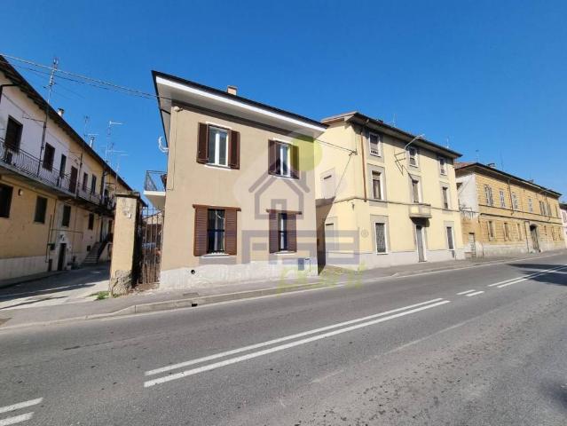 Vendesi casa indipendente a Casalpusterlengo via V emanuele