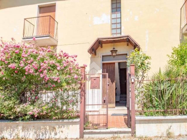 Vendesi casa indipendente a Castel Sant'Angelo via lazio, 5, Terme Di Cotilia
