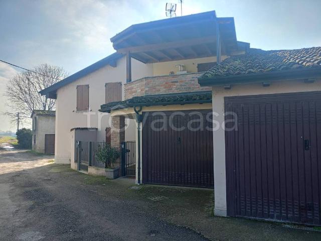 Vendesi casa indipendente a Castelleone