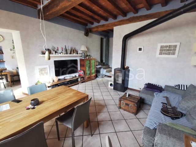 Vendesi casa indipendente a Castelverde, Livrasco
