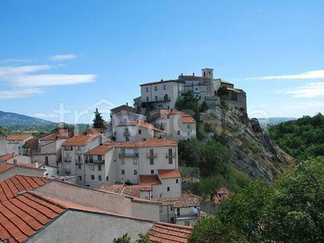 Vendesi casa indipendente a Castelverrino via Bazia, 18