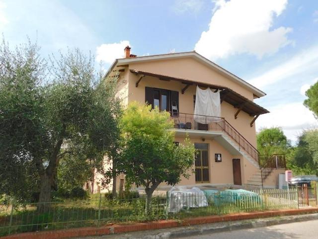 Vendesi casa indipendente a Castiglione del Lago