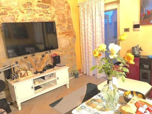 Vendesi casa indipendente a Castiglione del Lago