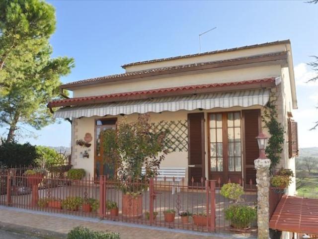 Vendesi casa indipendente a Castiglione del Lago