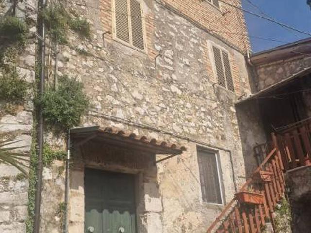 Vendesi casa indipendente a Castro dei Volsci via Porta della Valle