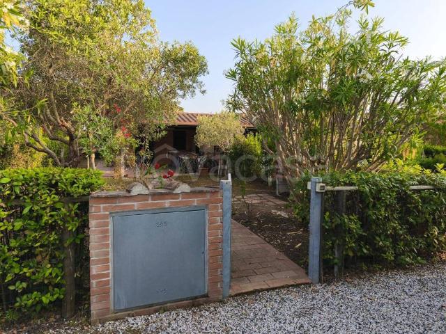 Vendesi casa indipendente a Cecina via Terra dei Ceci