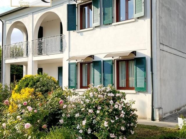Vendesi casa indipendente a Ceneselli