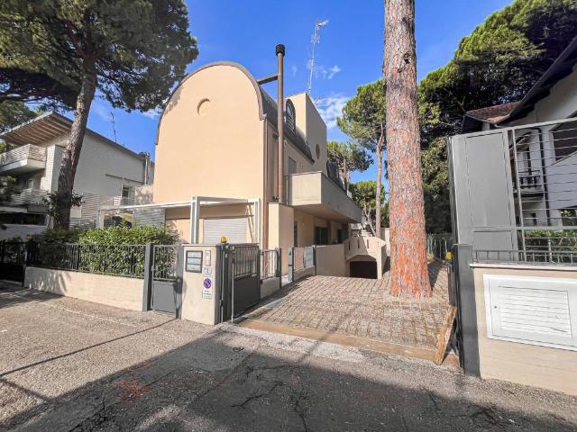 Vendesi casa indipendente a Cervia, Milano Marittima