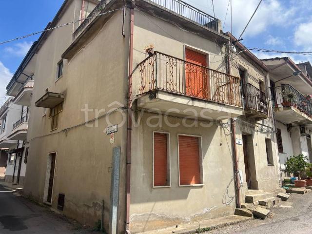 Vendesi casa indipendente a Cessaniti via Quarto, Pannaconi
