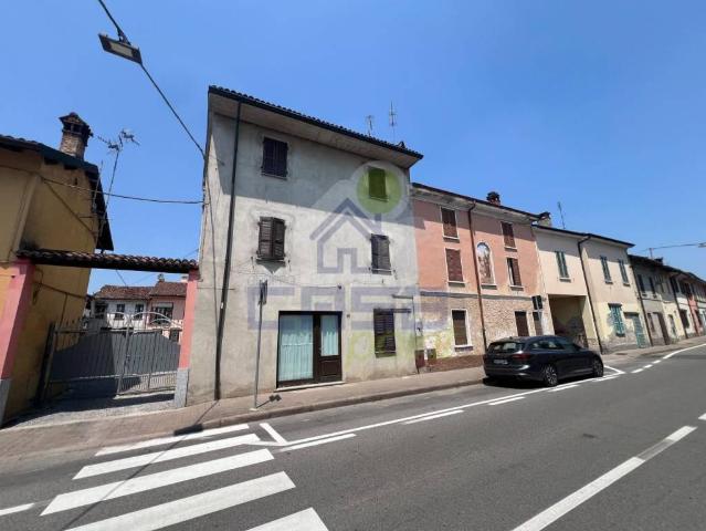 Vendesi casa indipendente a Chignolo Po via xxv aprile
