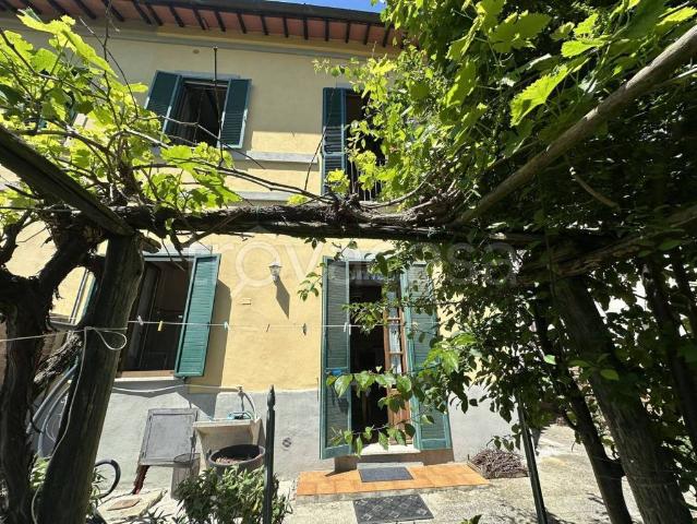 Vendesi casa indipendente a Chiusi via Carducci 9