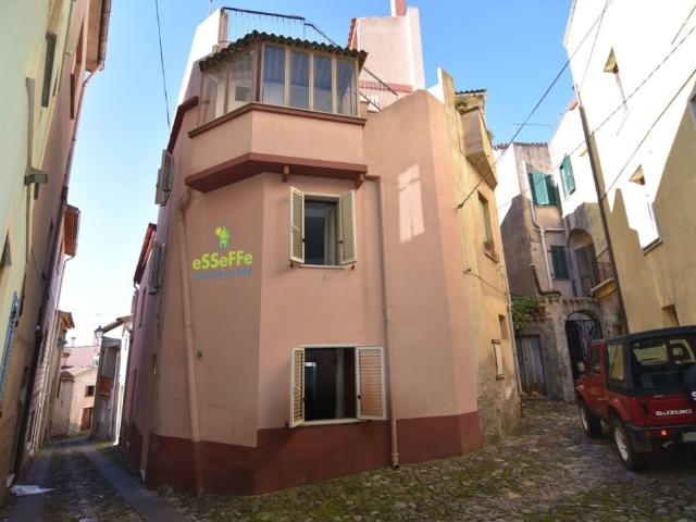 Vendesi casa indipendente a Cuglieri via felice uda 18