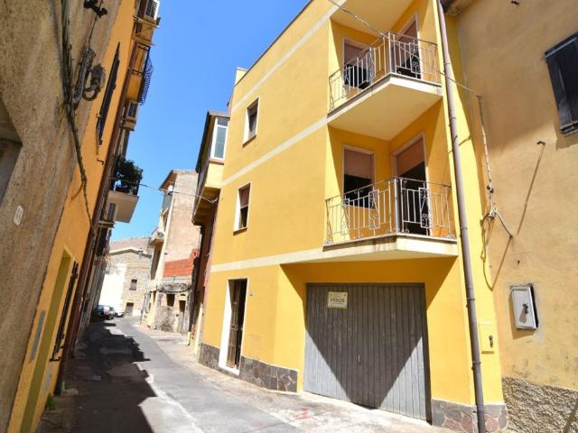 Vendesi casa indipendente a Cuglieri via roma 87