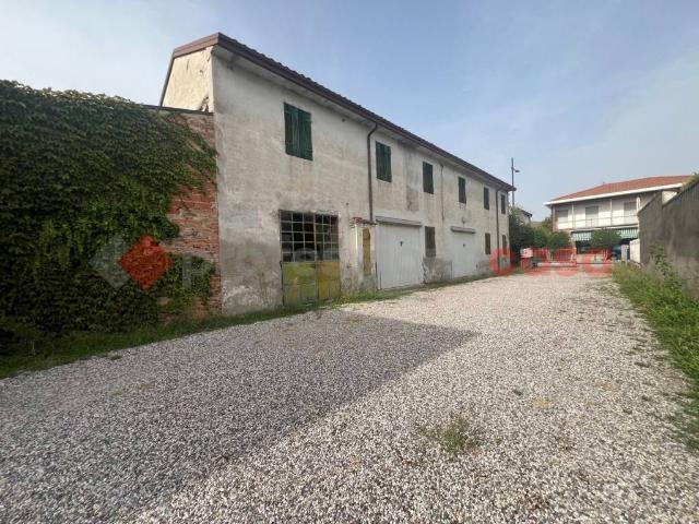 Vendesi casa indipendente a Bovolone