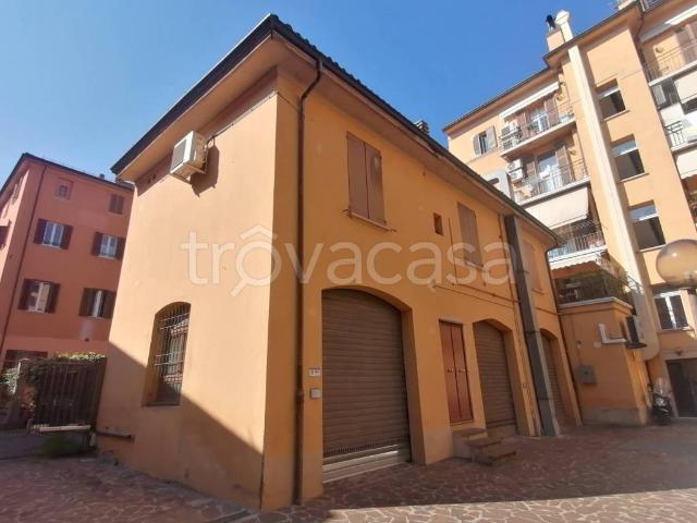 Vendesi casa indipendente a Bologna via Frassinago, 2, Saragozza dentro le Mura