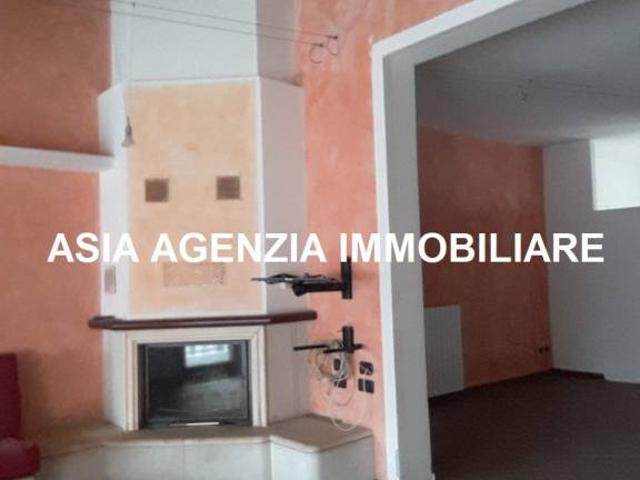 Vendesi casa indipendente a Borgo San Giacomo via Solferino, 20