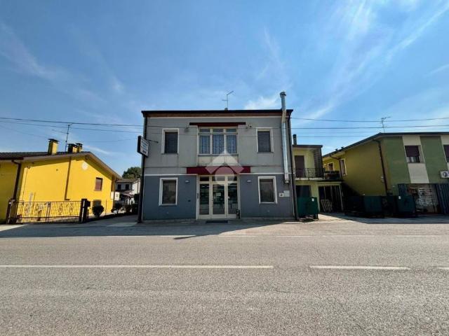 Vendesi casa indipendente a Borgo Veneto via Umberto I°, 16