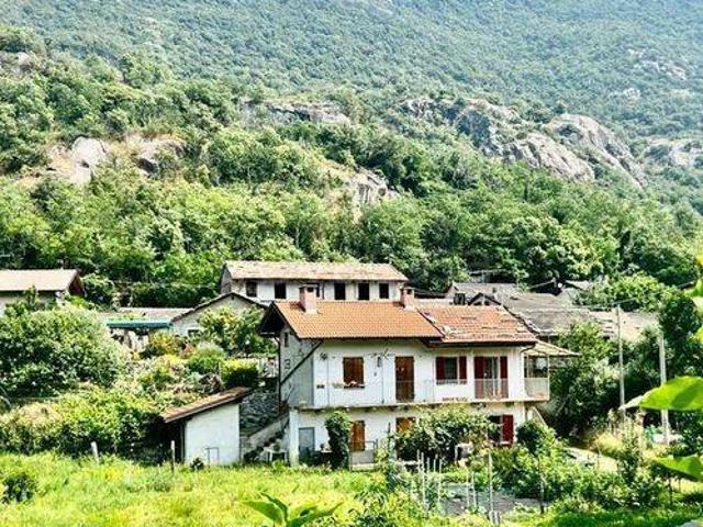 Vendesi casa indipendente a Borgone Susa