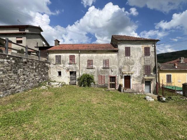 Vendesi casa indipendente a Bardi