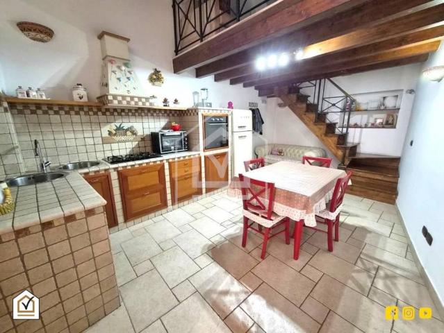 Vendesi casa indipendente a Bari strada Casamassimi, San Nicola Borgo Antico
