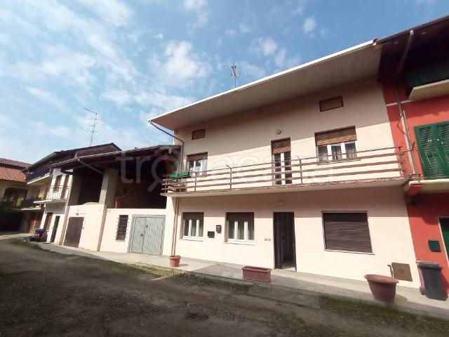 Vendesi casa indipendente a Bellinzago Novarese