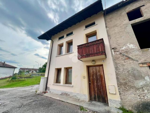 Vendesi casa indipendente a Belluno via Fiammoi, 71