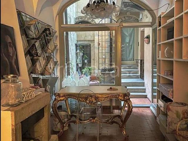 Vendesi casa indipendente a Bergamo via Pignolo, Centro