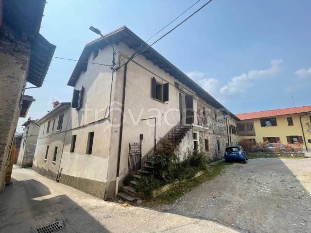 Vendesi casa indipendente a Besozzo via San Martino, 49