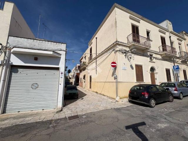 Vendesi casa indipendente a Brindisi via degli Abbamonte, 8, Centro Storico