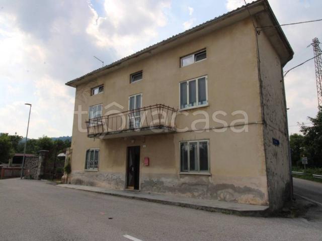 Vendesi casa indipendente a Brogliano via Duello, Quargnenta