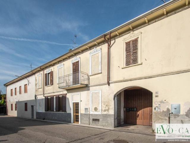 Vendesi casa indipendente a Busto Arsizio via Novara, 42, Borsano