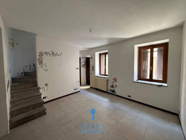 Vendesi casa indipendente a Galliate