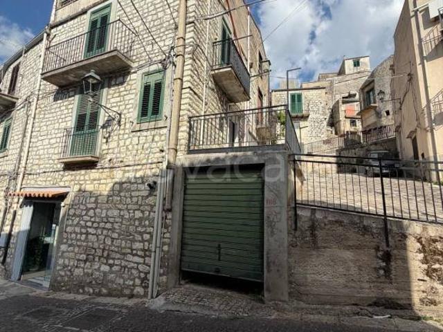 Vendesi casa indipendente a Giuliana