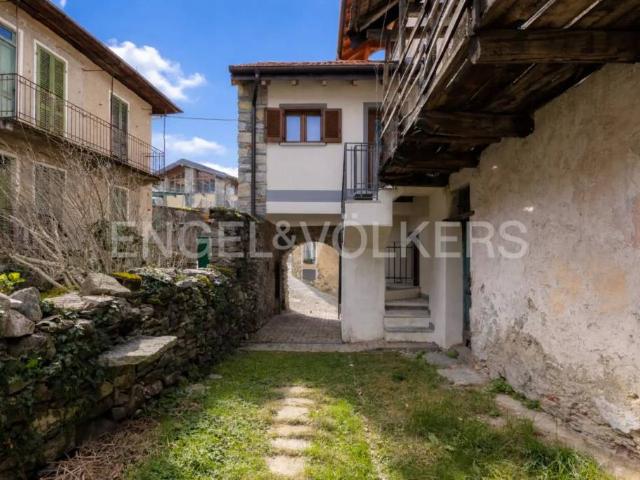 Vendesi casa indipendente a Gignese via Umberto I, Nocco