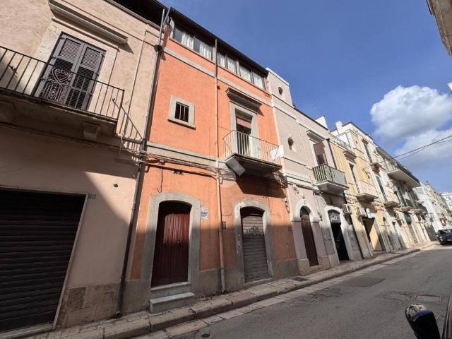 Vendesi casa indipendente a Gioia del Colle via Giosuè Carducci, 38