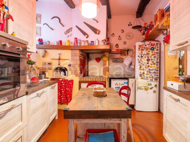Vendesi casa indipendente a Grandola ed Uniti via Roma