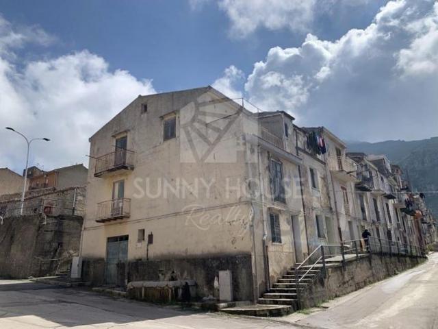 Vendesi casa indipendente a Gratteri