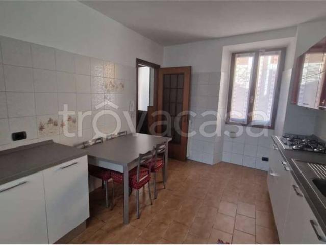 Vendesi casa indipendente a Gravellona Toce via caprera, 20