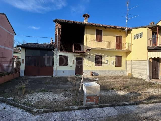 Vendesi casa indipendente a Gravellona Lomellina