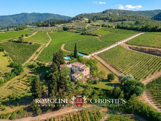 Vendesi casa indipendente a Greve in Chianti