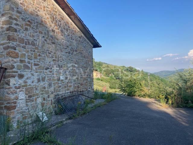 Vendesi casa indipendente a Greve in Chianti