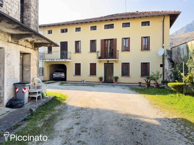 Vendesi casa indipendente a Grizzo, Montereale Valcellina