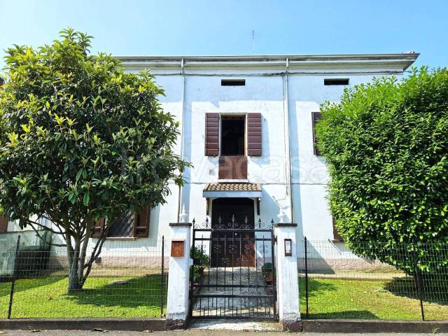 Vendesi casa indipendente a Guastalla via Luigi Gonzaga, 4A