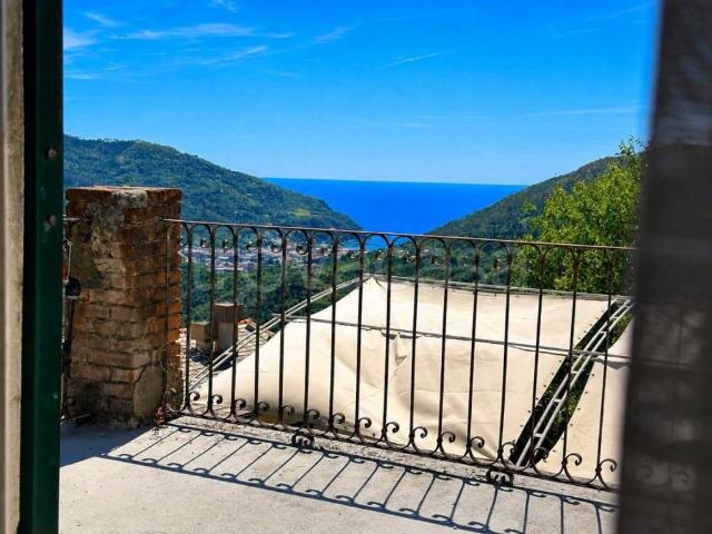 Vendesi casa indipendente a Dosso, Levanto