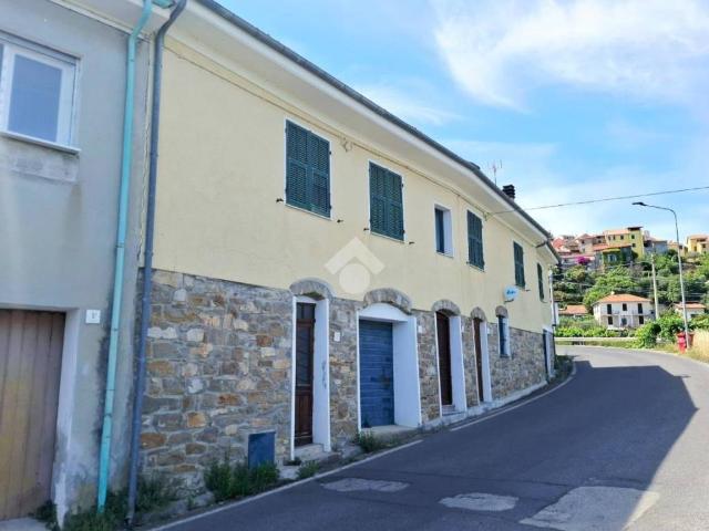 Vendesi casa indipendente a Diano Arentino via Principale, 5