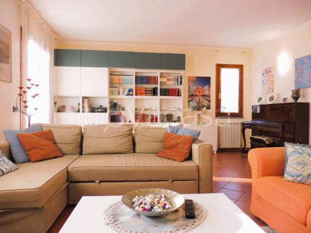 Vendesi casa indipendente a Empoli via Reno, Serravalle Tinaia